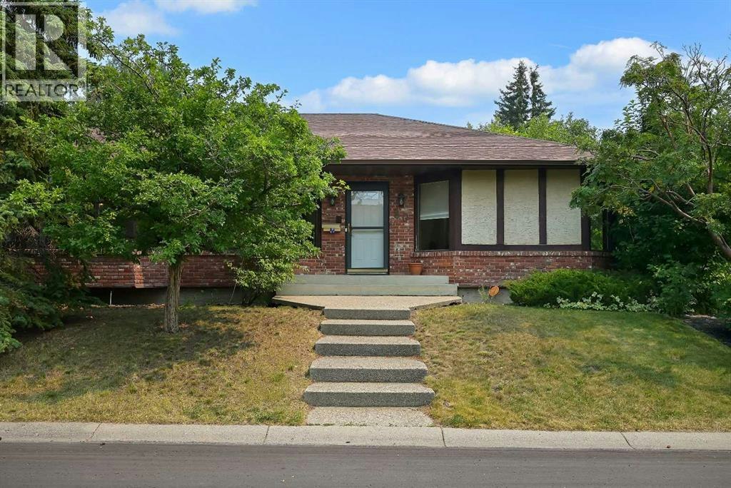 80 Edforth Way NW, Calgary, AB, T3A 3W2