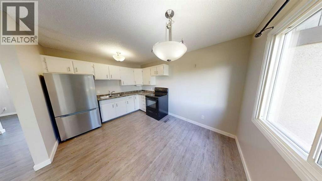 7852 Cedarwood Park, Grande Prairie, AB, T8V 4R8 - 3