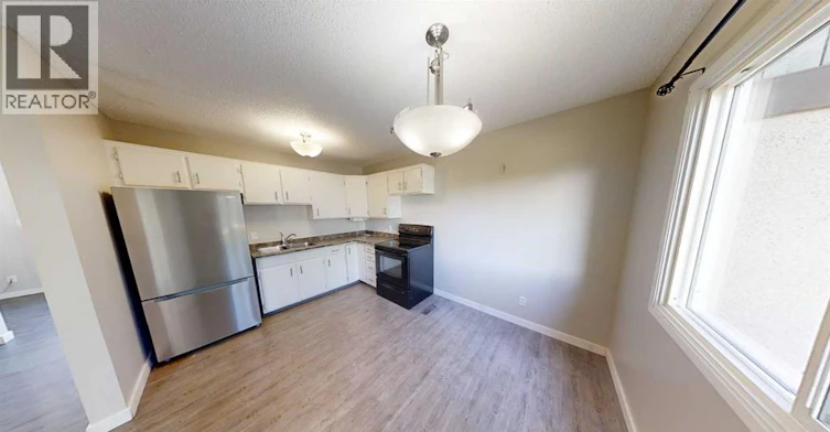 7852 Cedarwood Park, Grande Prairie, AB, T8V 4R8 - 3