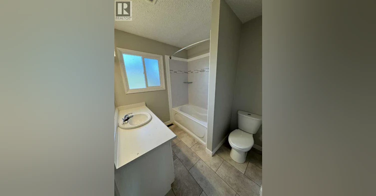 7852 Cedarwood Park, Grande Prairie, AB, T8V 4R8 - 8
