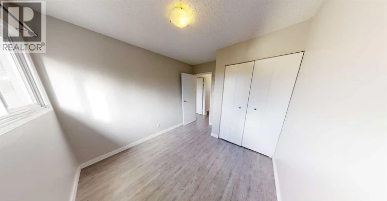 7852 Cedarwood Park, Grande Prairie, AB, T8V 4R8 - 7
