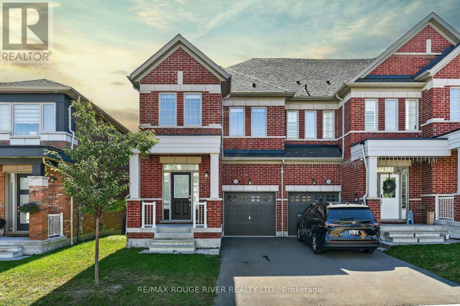 1124 Sepia Square, Pickering, ON, L1X 0H1