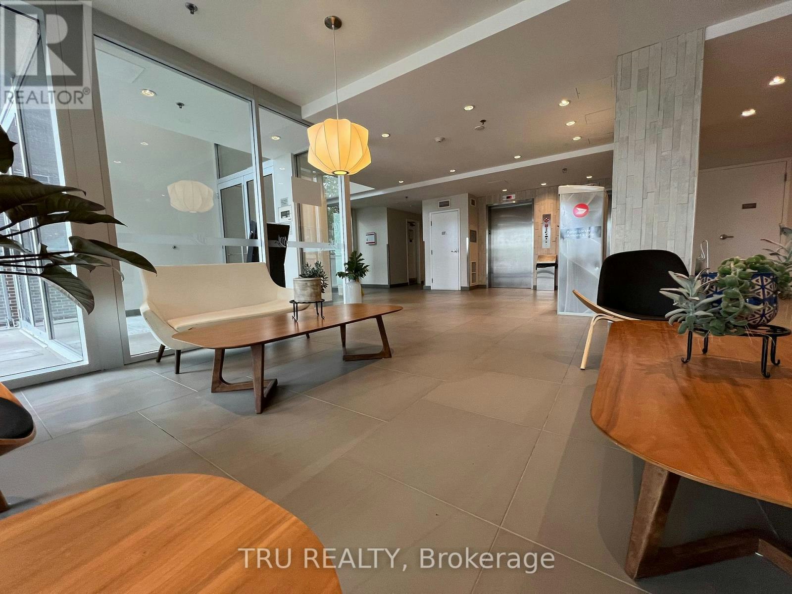 706 300c Lett Street, Ottawa, ON, K1R 0A7 - 2