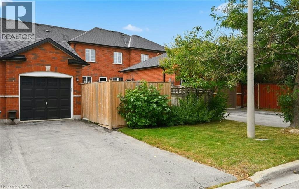 5035 Corporate Drive, Burlington, ON, L7L 7L5