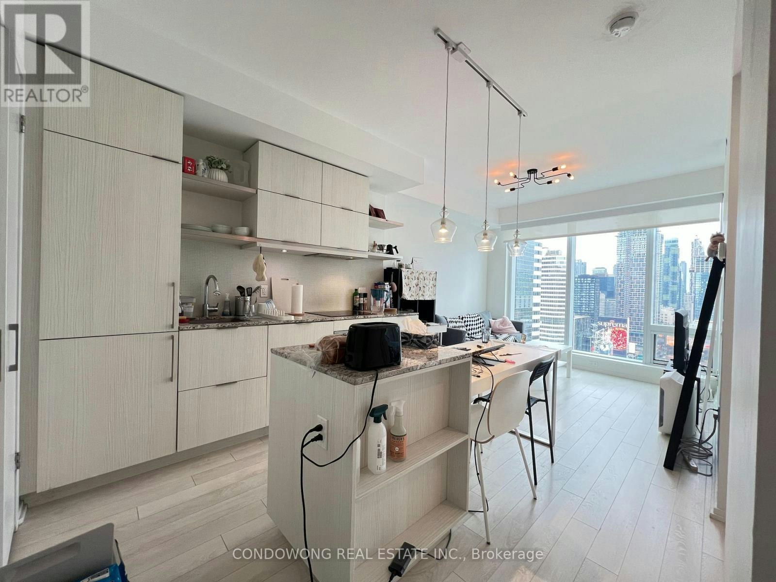 2501-197 Yonge Street, Toronto, ON, M5B 0C1