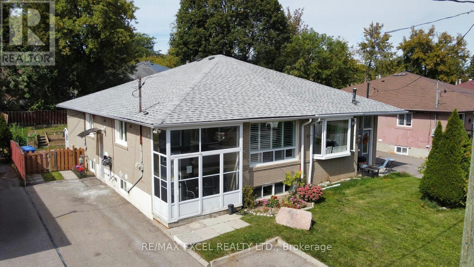 44 Lindsay Avenue, Newmarket, ON, L3Y 4N6