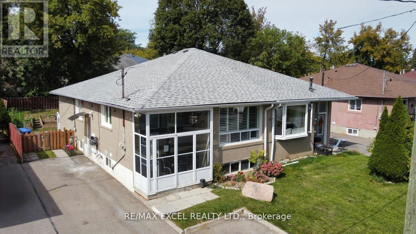 44 Lindsay Avenue, Newmarket, ON, L3Y 4N6