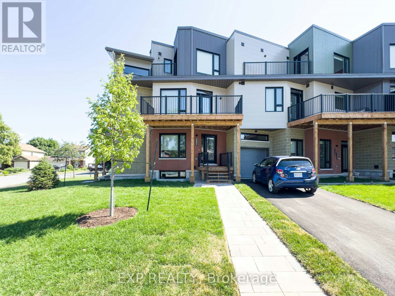 F-25 Fair Oaks Crescent, Ottawa, ON, K2G 4W6 - 2