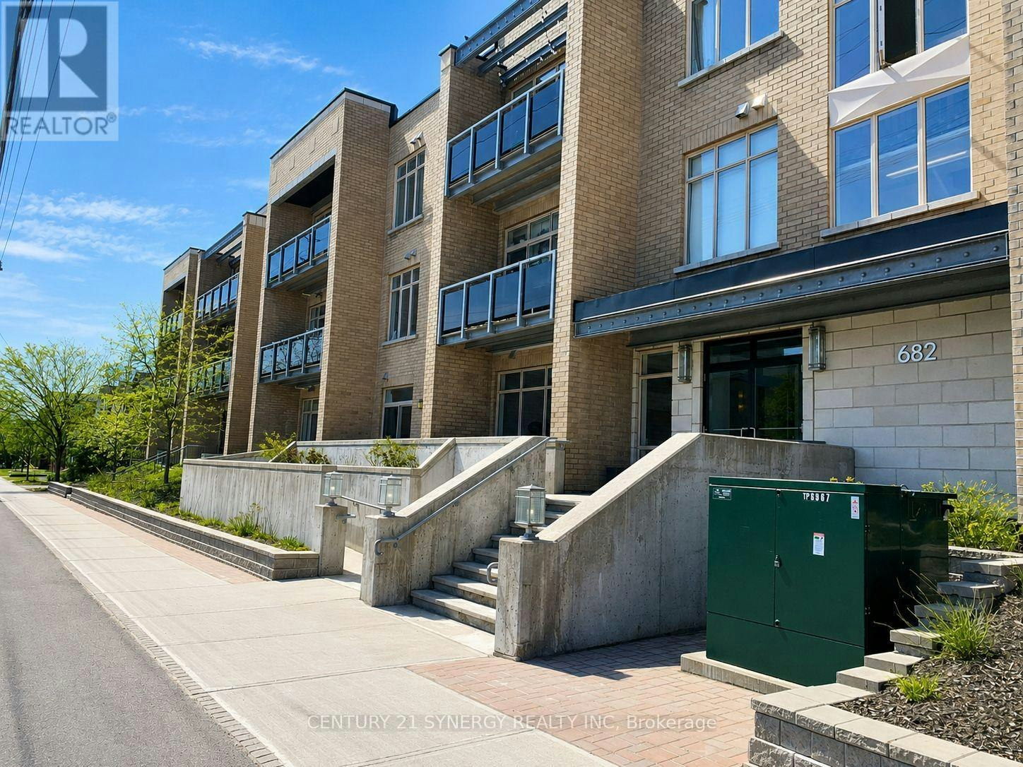 209-682 Churchill Avenue N, Ottawa, ON, K1Z 5G5