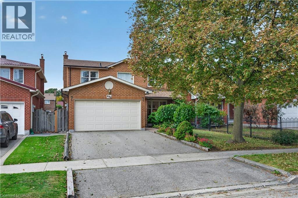 888 Messenger Meadow Drive, Mississauga, ON, L5C 3T2