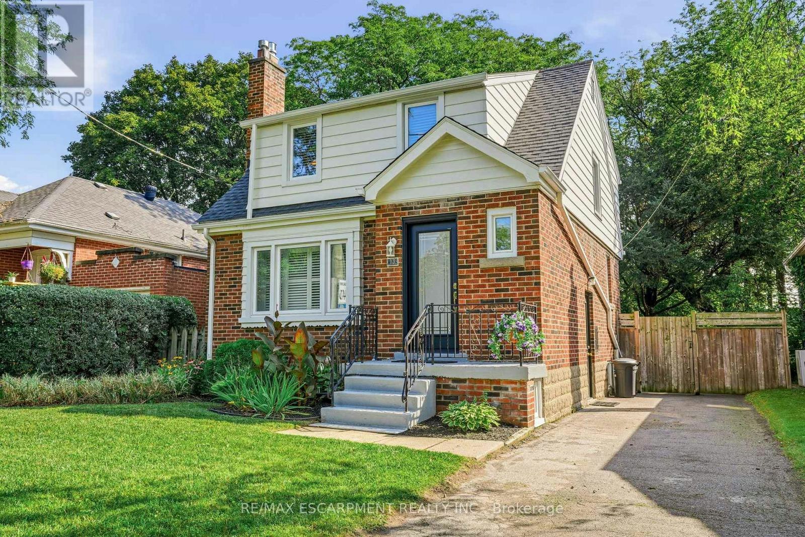 13 Allan Avenue, Hamilton, ON, L9H 4N7