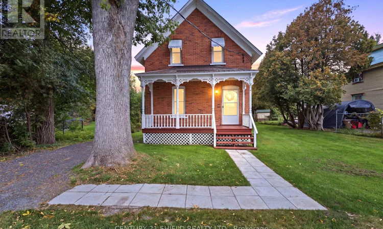 13 Oak Street