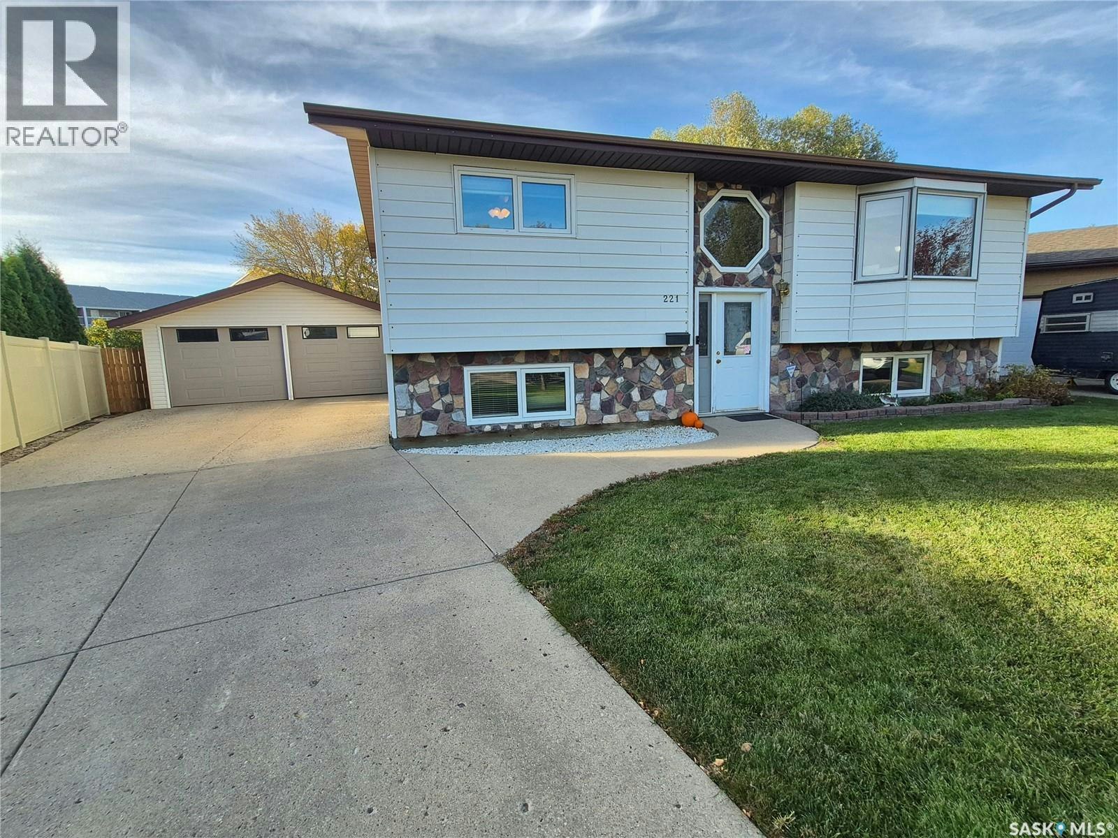 221 Bean Crescent, Weyburn, SK, S4H 3A3