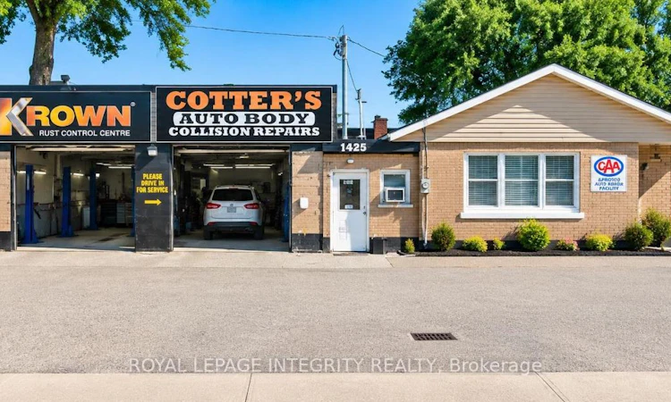 1425 Woodroffe Avenue