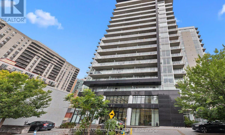 112-255 Bay Street E