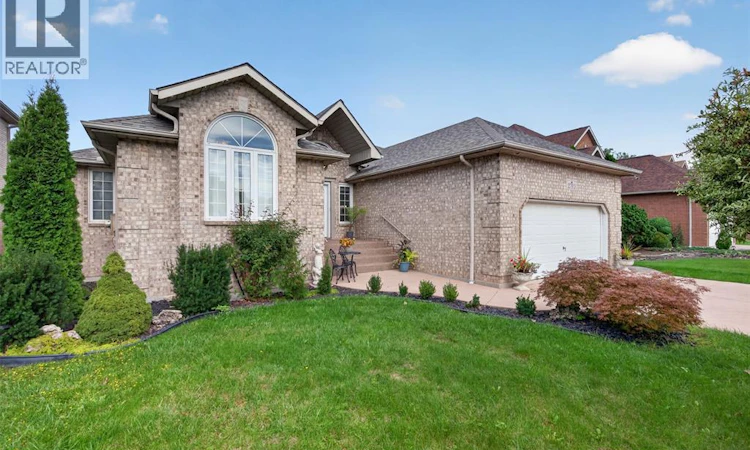 2703 Lombardy Crescent