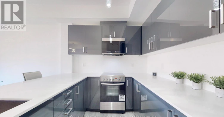 8-10 Marquette Avenue, Toronto, ON, M6A 1X9 - 12