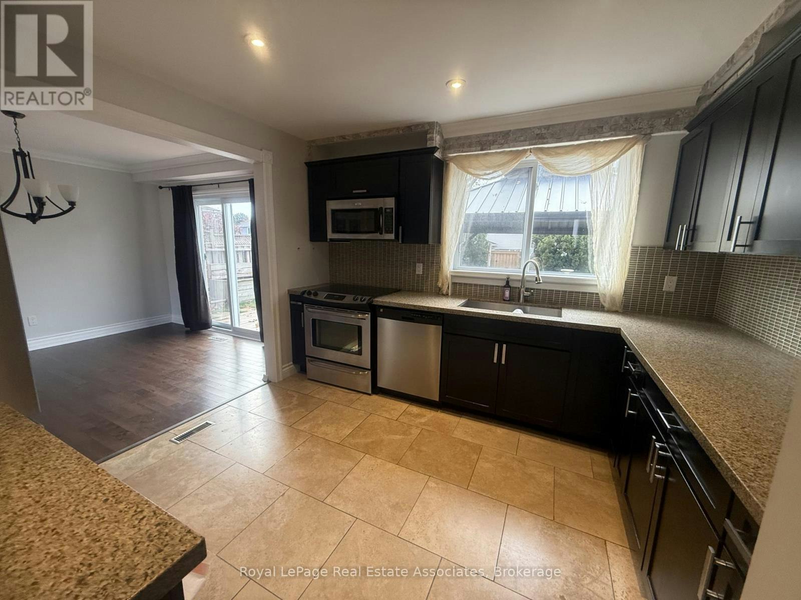 18 Fagan Drive, Halton Hills, ON, L7G 4P3 - 4