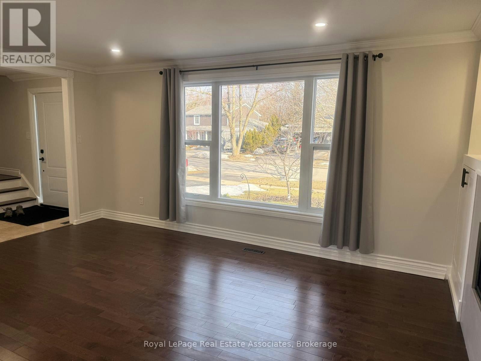 18 Fagan Drive, Halton Hills, ON, L7G 4P3 - 6