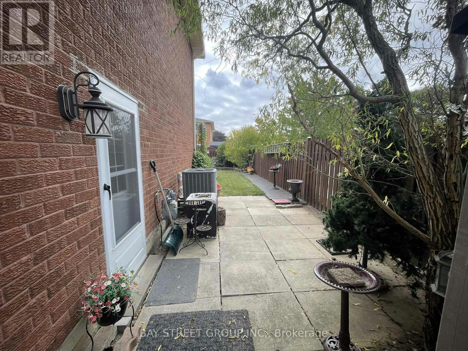 1 Tralee (Lower Street, Brampton, ON, L6Z 2X4 - 2