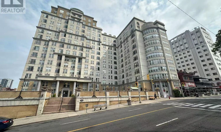 409-135 James Street S