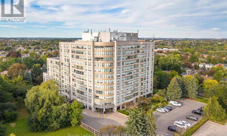 602-712 Rossland Road E