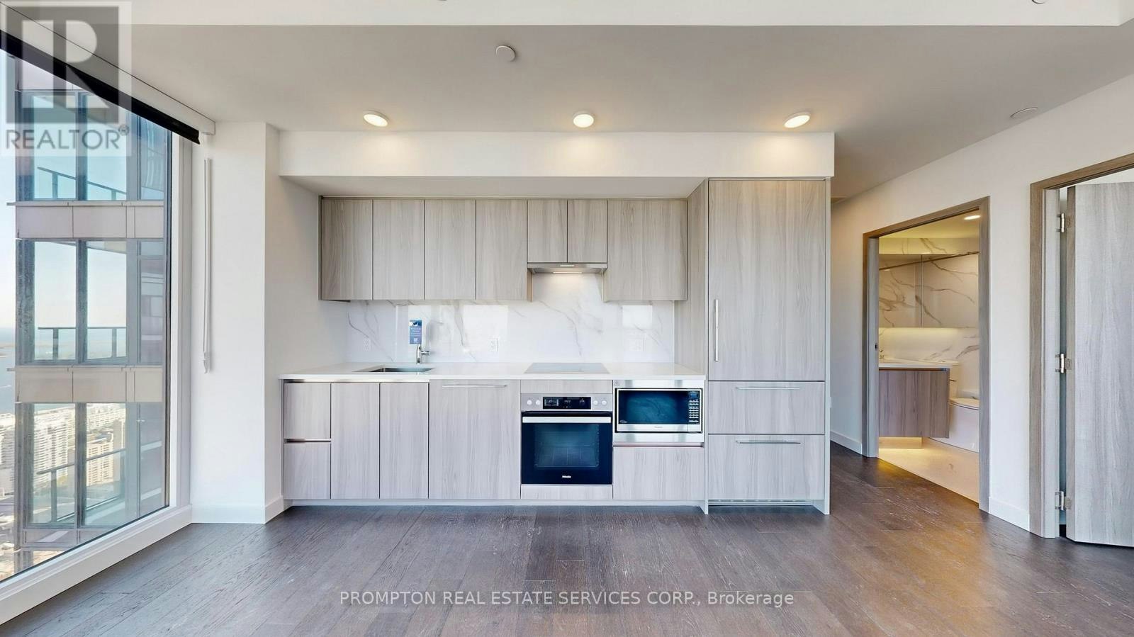 7003-3 Concord Cityplace Way, Toronto, ON, M5V 0X4 - 7