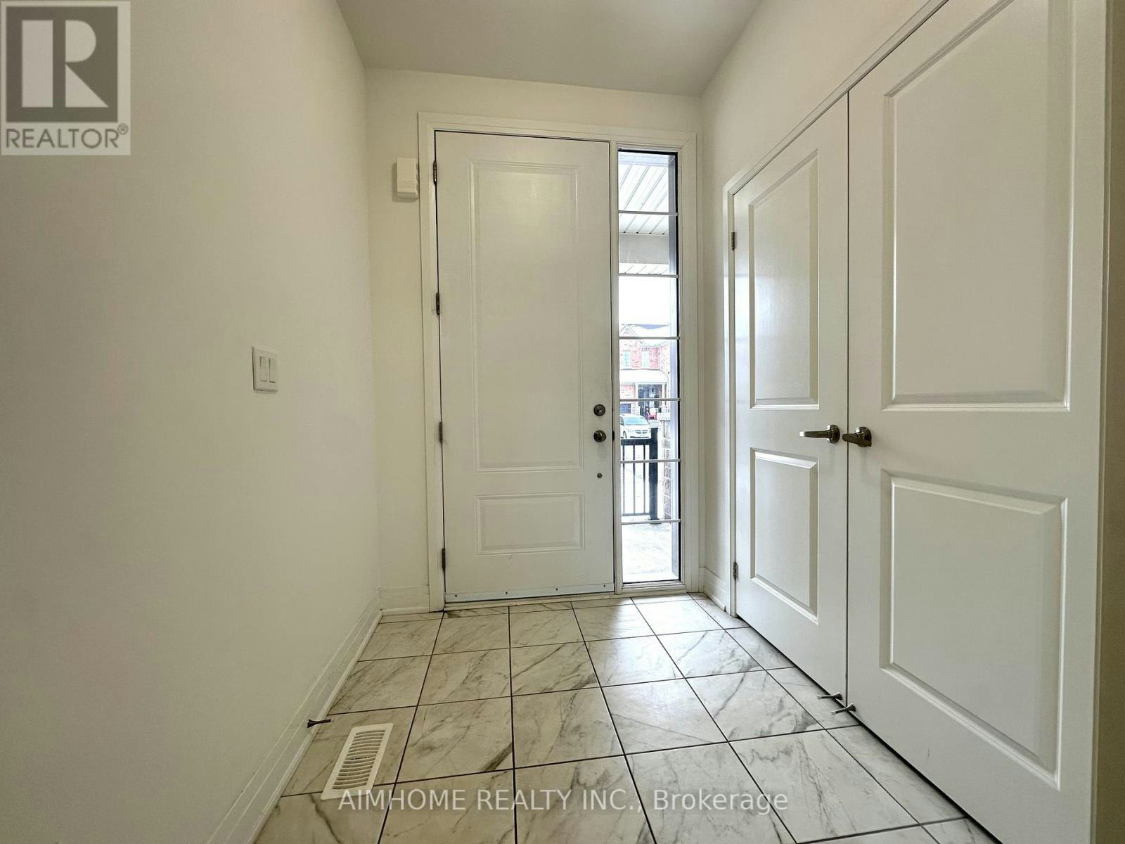 10 Richard Boyd Drive, East Gwillimbury, ON, L9N 0S6 - 3
