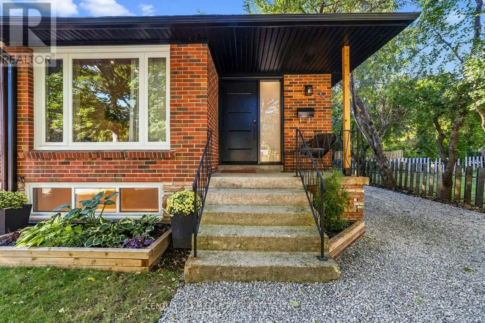 1200 Ingledene Drive, Oakville, ON, L6H 2H9