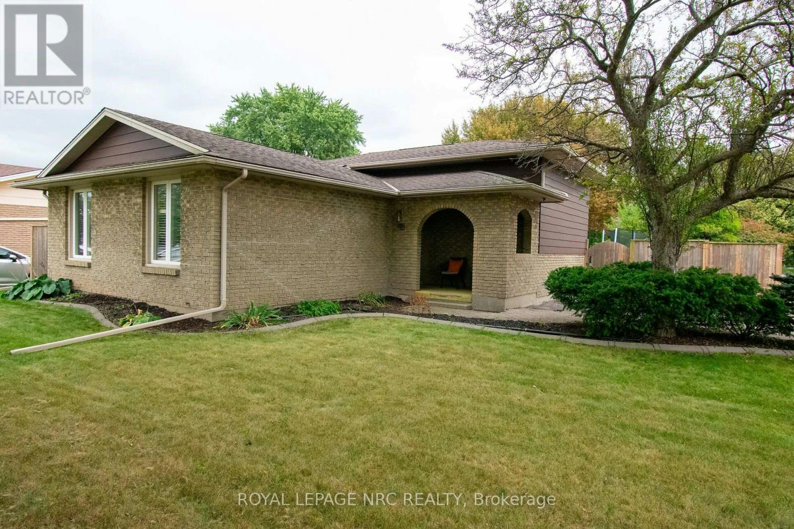46 Trelawn Parkway, Welland, ON, L3C 1W5