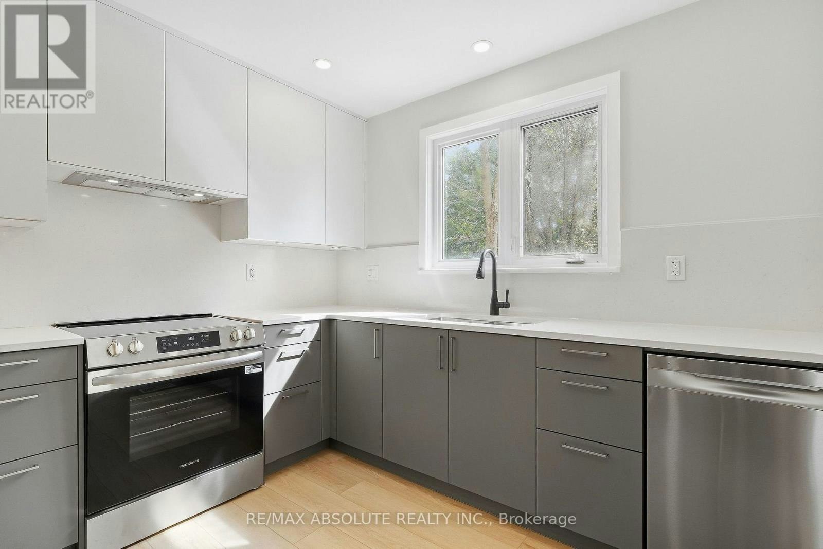 286 Mockingbird Drive, Ottawa, ON, K1E 2A5 - 4
