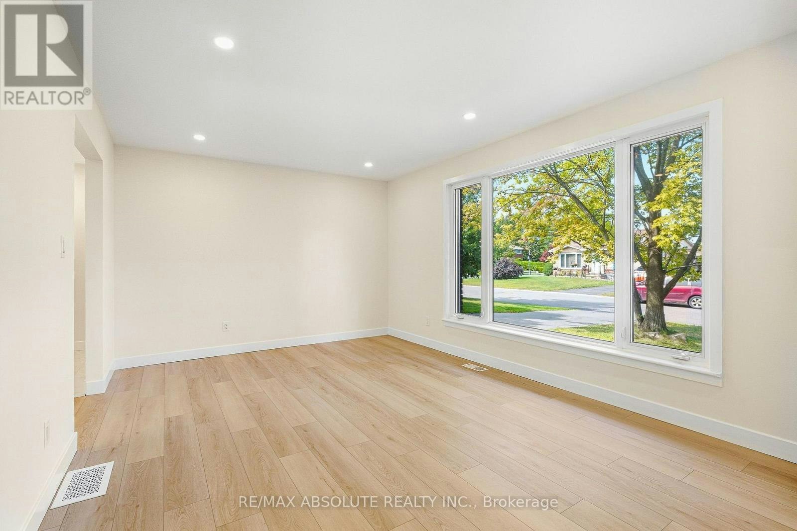 286 Mockingbird Drive, Ottawa, ON, K1E 2A5 - 12