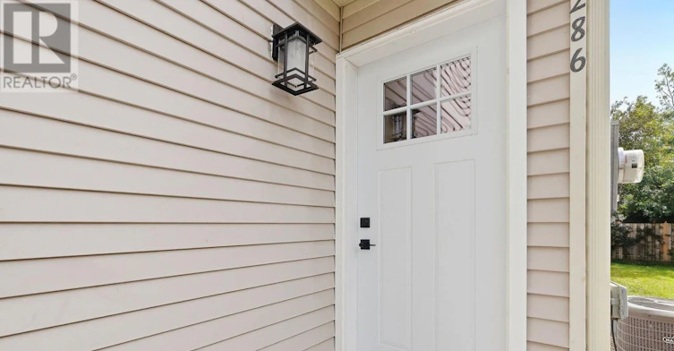 286 Mockingbird Drive, Ottawa, ON, K1E 2A5 - 2