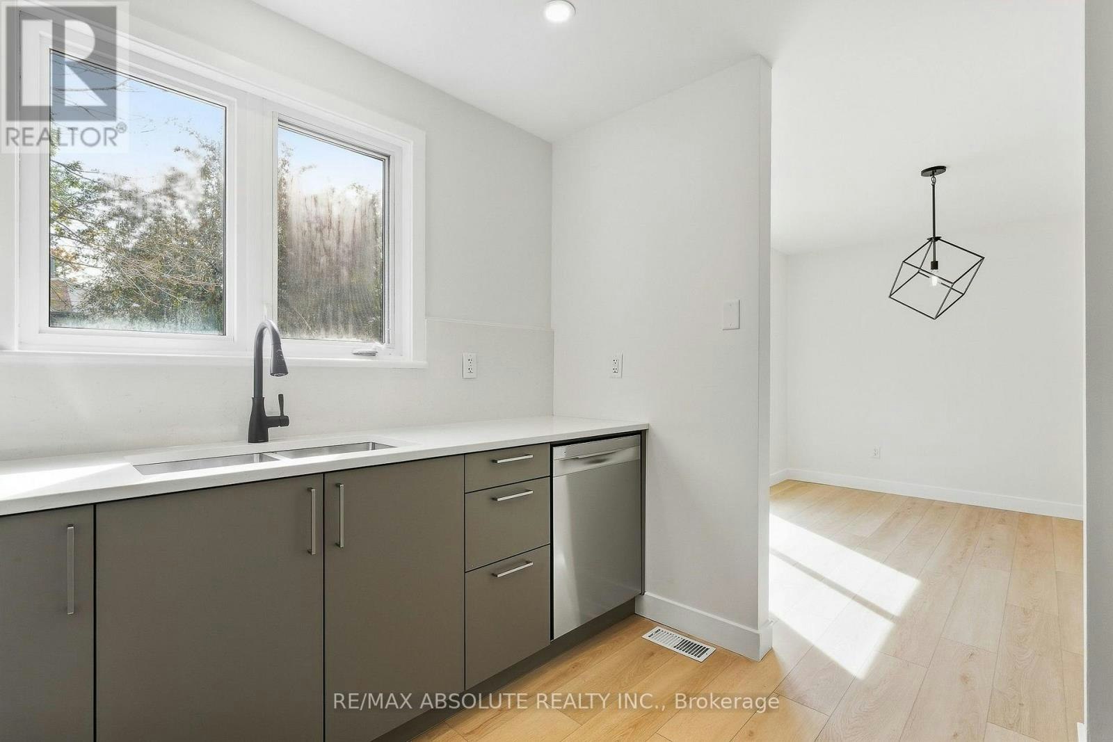286 Mockingbird Drive, Ottawa, ON, K1E 2A5 - 5
