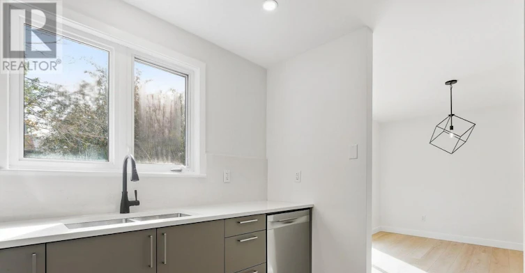 286 Mockingbird Drive, Ottawa, ON, K1E 2A5 - 5