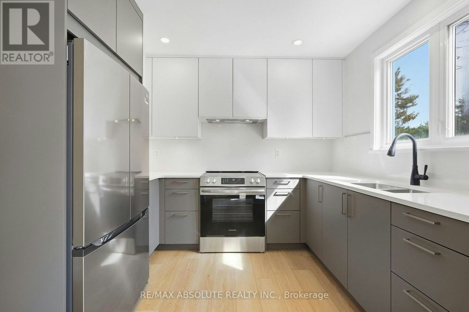 286 Mockingbird Drive, Ottawa, ON, K1E 2A5 - 3