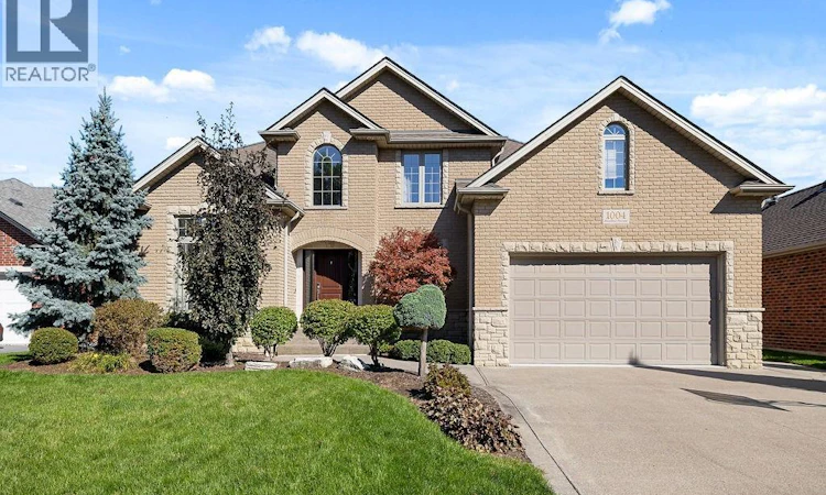 1004 Woodland Crescent