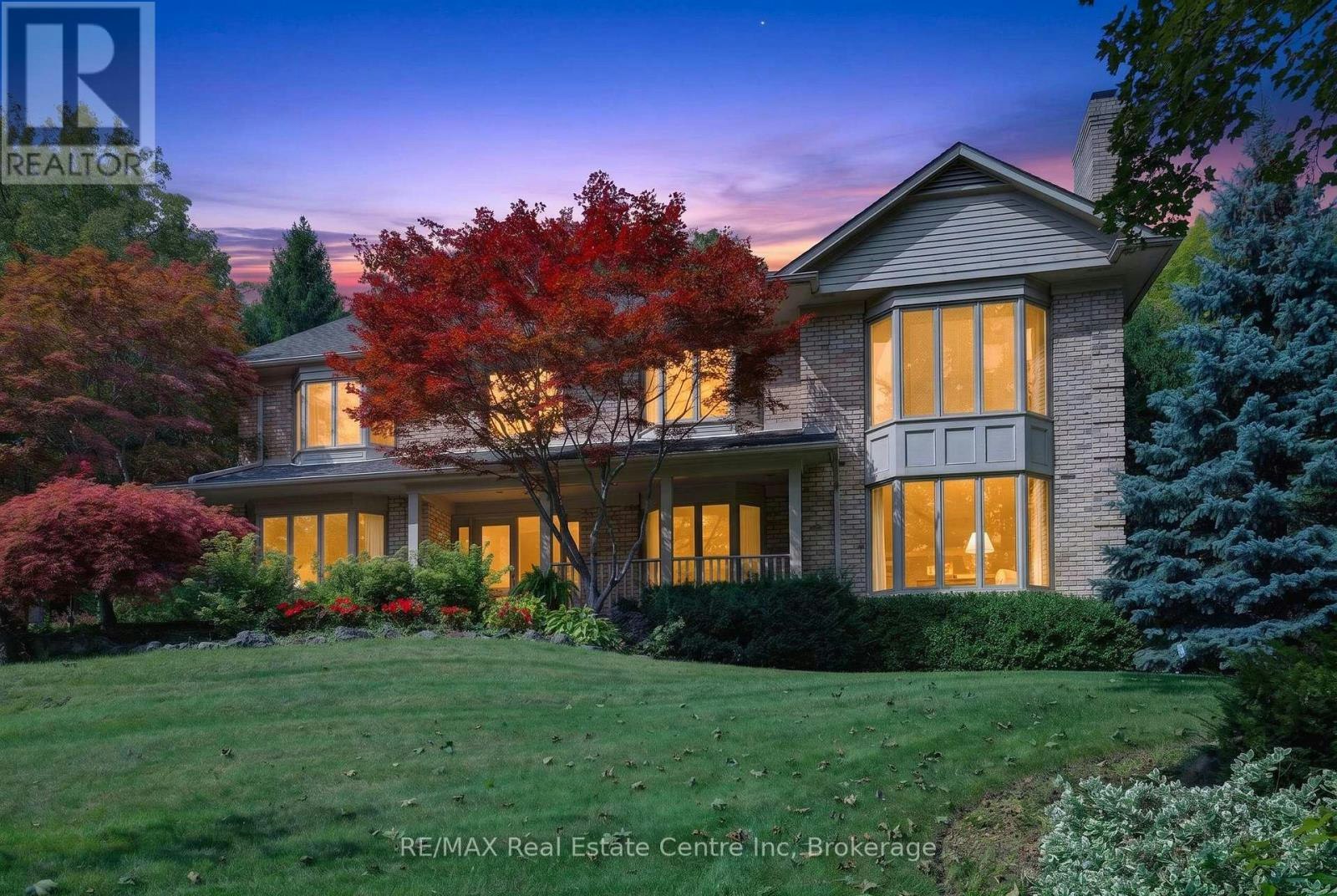 179 Oaklands Park Court, Burlington, ON, L7T 4G9