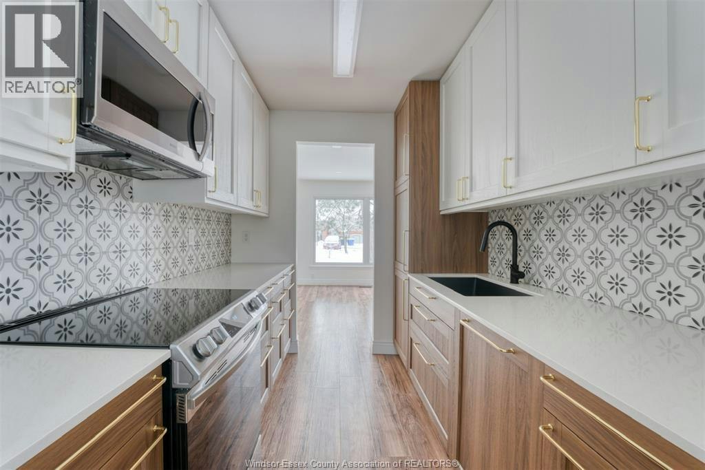 5511 Empress Street, Windsor, ON, N8T 3B2 - 4