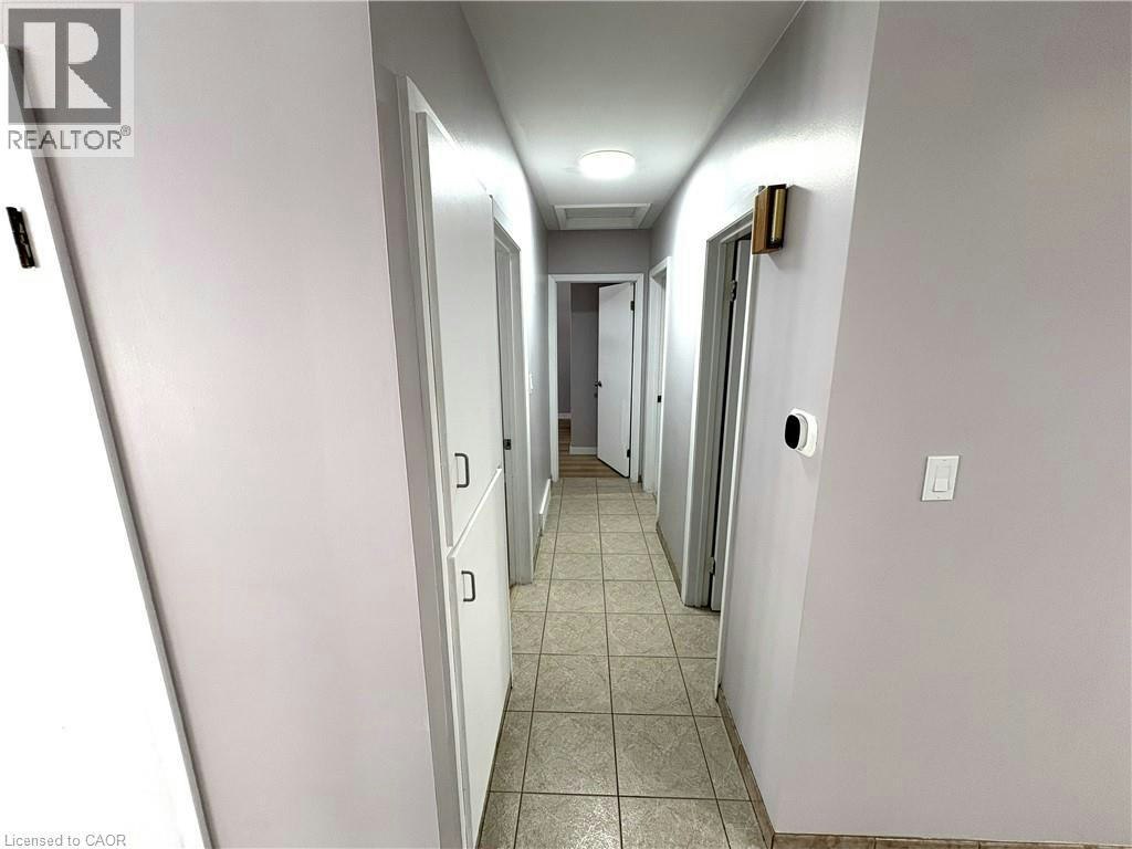 Upper-23 Elkington Drive, Kitchener, ON, N2B 1S1 - 12