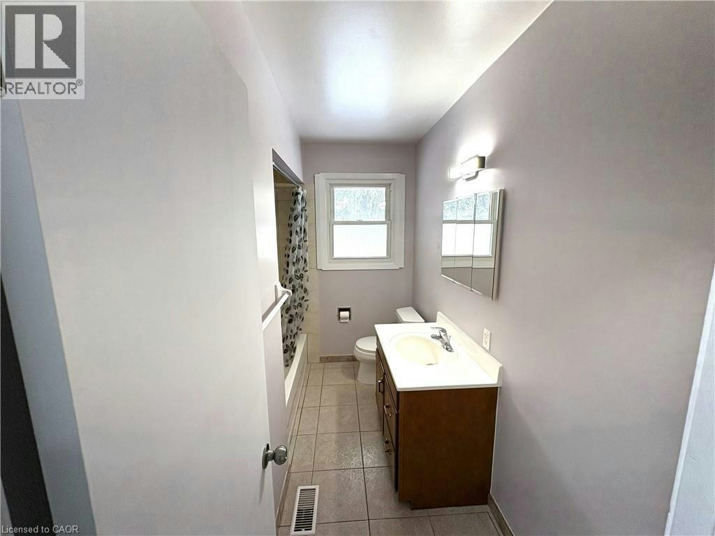 Upper-23 Elkington Drive, Kitchener, ON, N2B 1S1 - 16