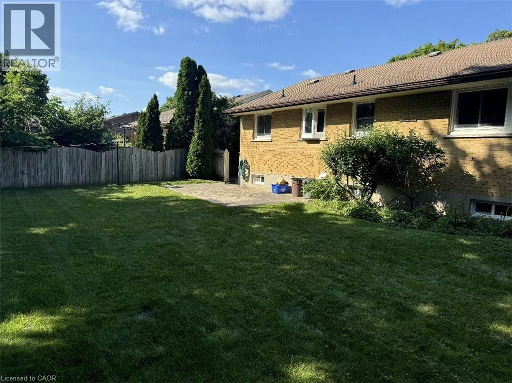 Upper-23 Elkington Drive, Kitchener, ON, N2B 1S1 - 2