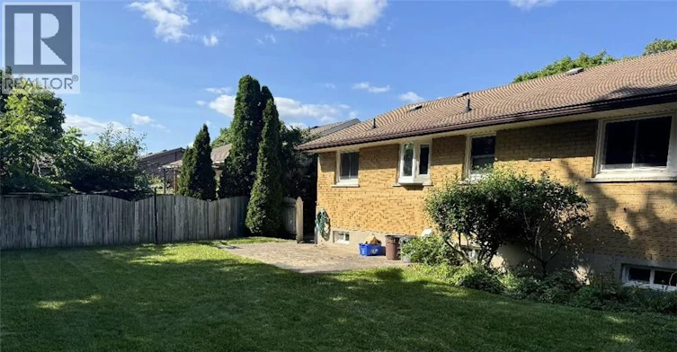 Upper-23 Elkington Drive, Kitchener, ON, N2B 1S1 - 2