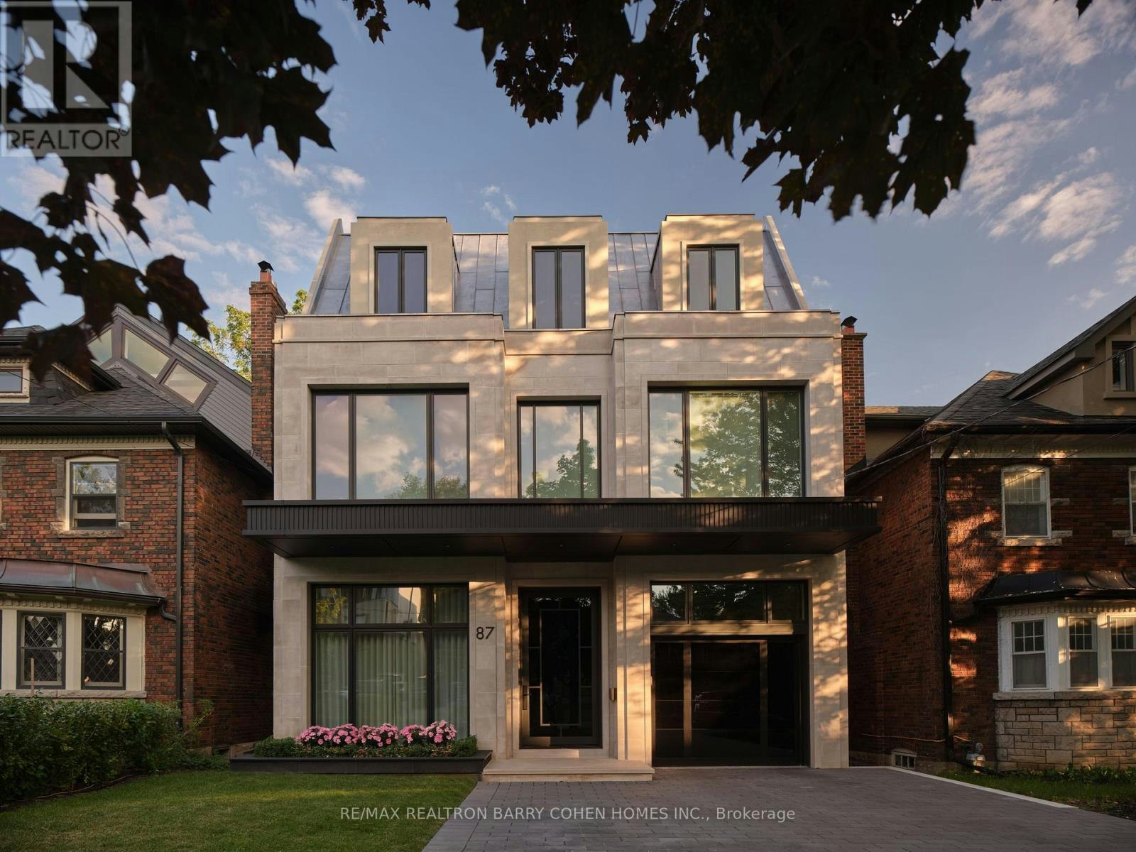 87 College View Avenue, Toronto, ON, M5P 1J9