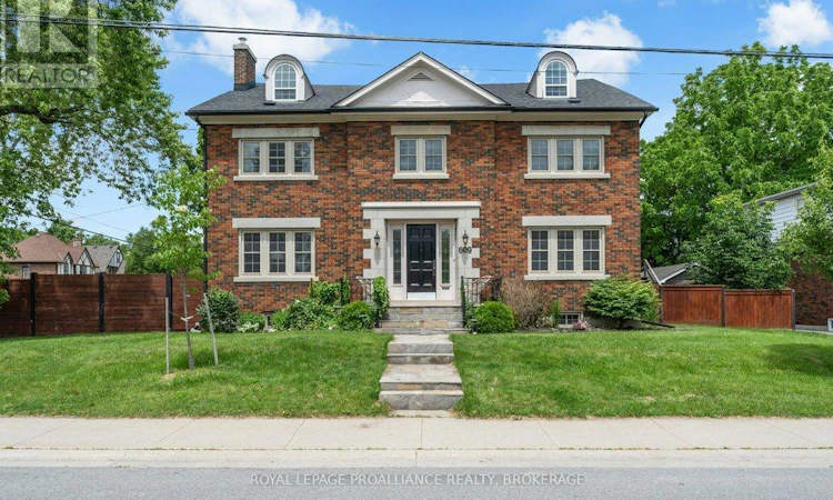 609 Earl Street