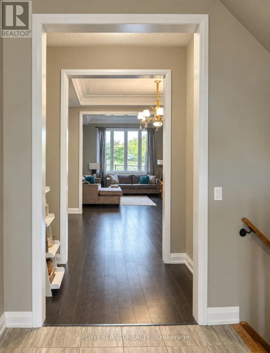 9 Cyprus Glen, East Gwillimbury, ON, L9N 0S9 - 6