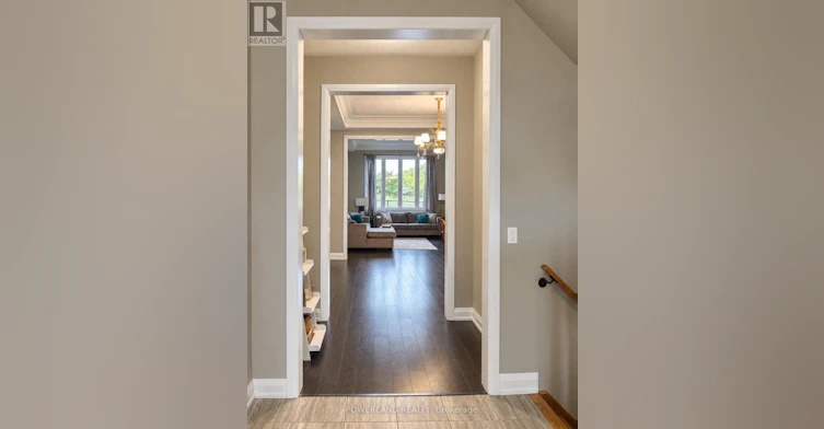 9 Cyprus Glen, East Gwillimbury, ON, L9N 0S9 - 6