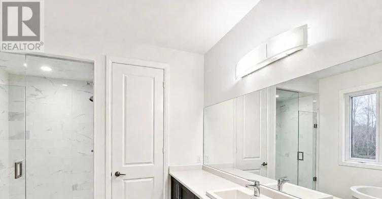 9 Cyprus Glen, East Gwillimbury, ON, L9N 0S9 - 25