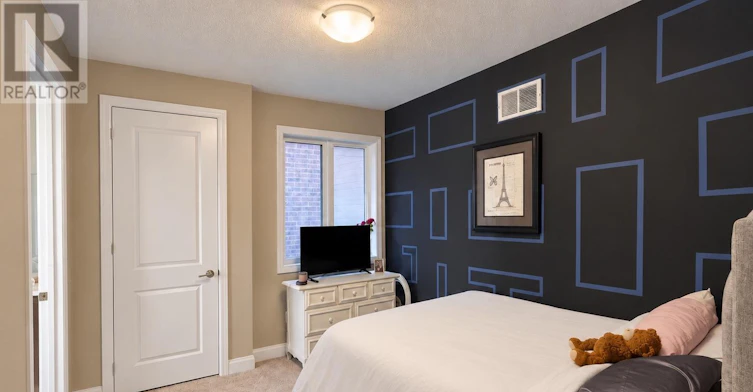 9 Cyprus Glen, East Gwillimbury, ON, L9N 0S9 - 13