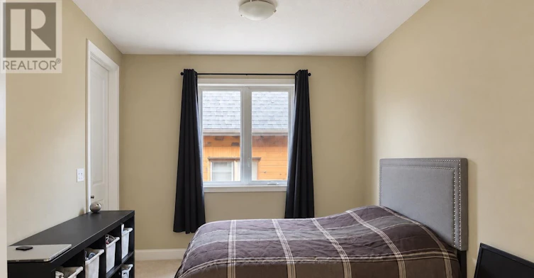 9 Cyprus Glen, East Gwillimbury, ON, L9N 0S9 - 7